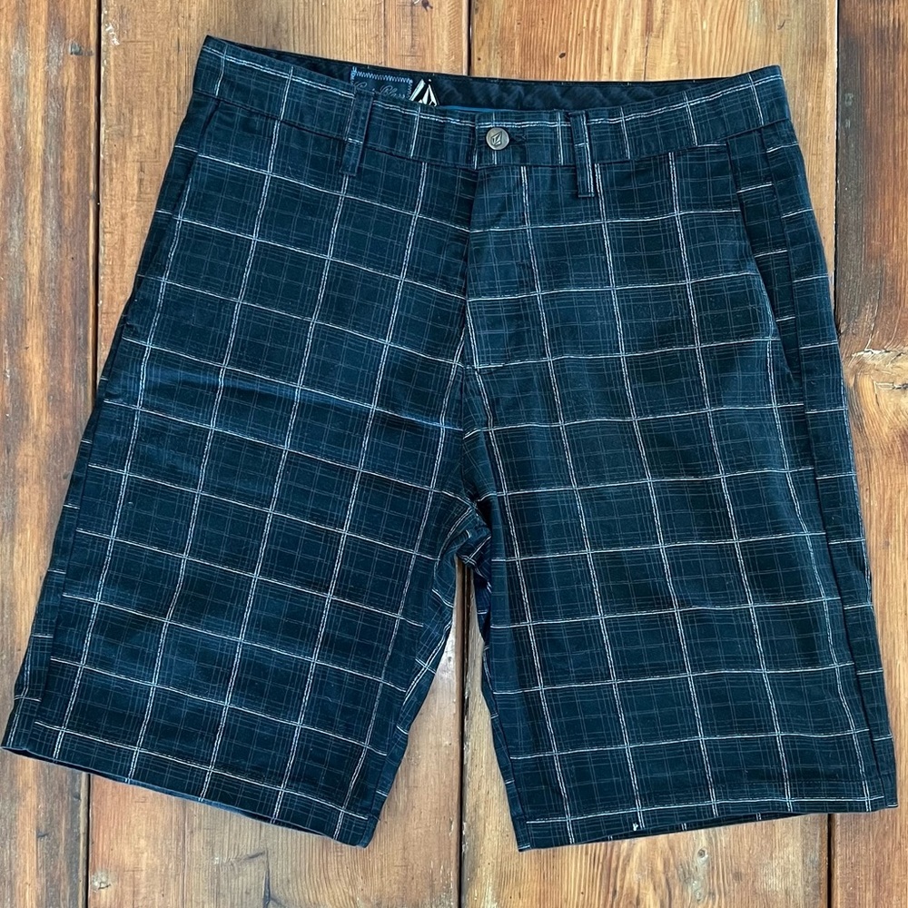 Volcom Corpo Class Shorts: Men’s 34